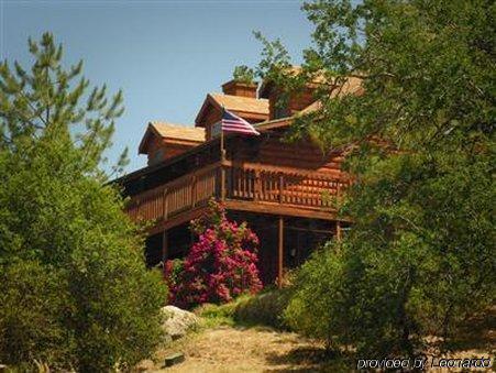 The Log House Lodge Три-Риверс Экстерьер фото