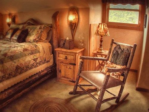 The Log House Lodge Три-Риверс Экстерьер фото
